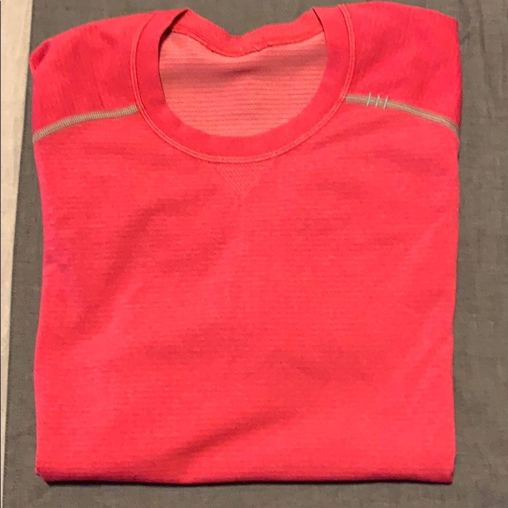 Lululemon workout shirt